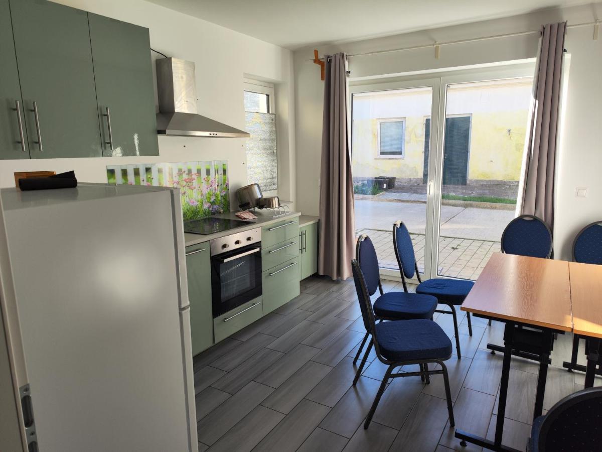 Erdgeschoss Wohnung Nahe Flughafen เวียนนา ภายนอก รูปภาพ