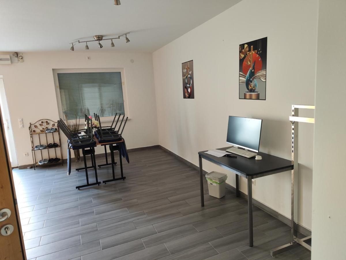 Erdgeschoss Wohnung Nahe Flughafen เวียนนา ภายนอก รูปภาพ