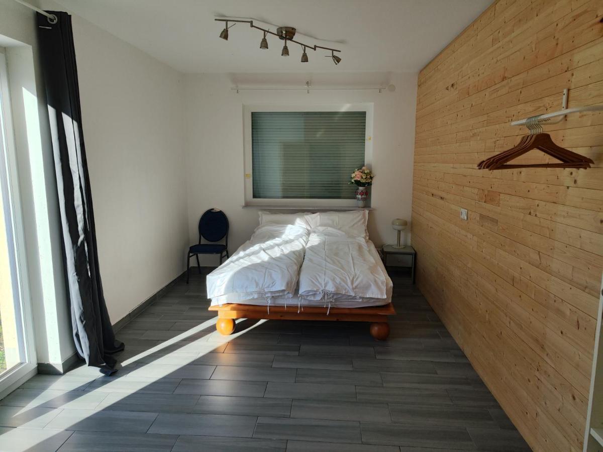 Erdgeschoss Wohnung Nahe Flughafen เวียนนา ภายนอก รูปภาพ
