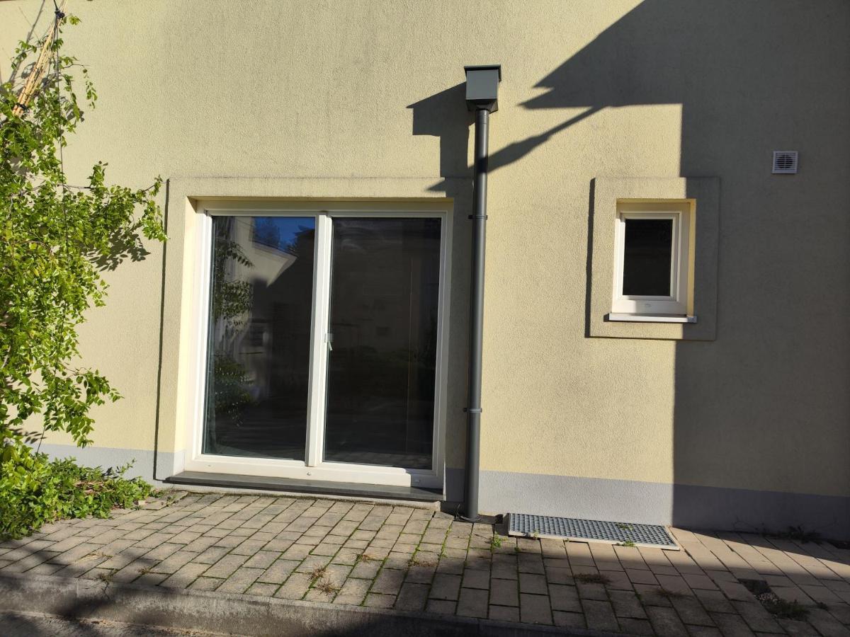 Erdgeschoss Wohnung Nahe Flughafen เวียนนา ภายนอก รูปภาพ