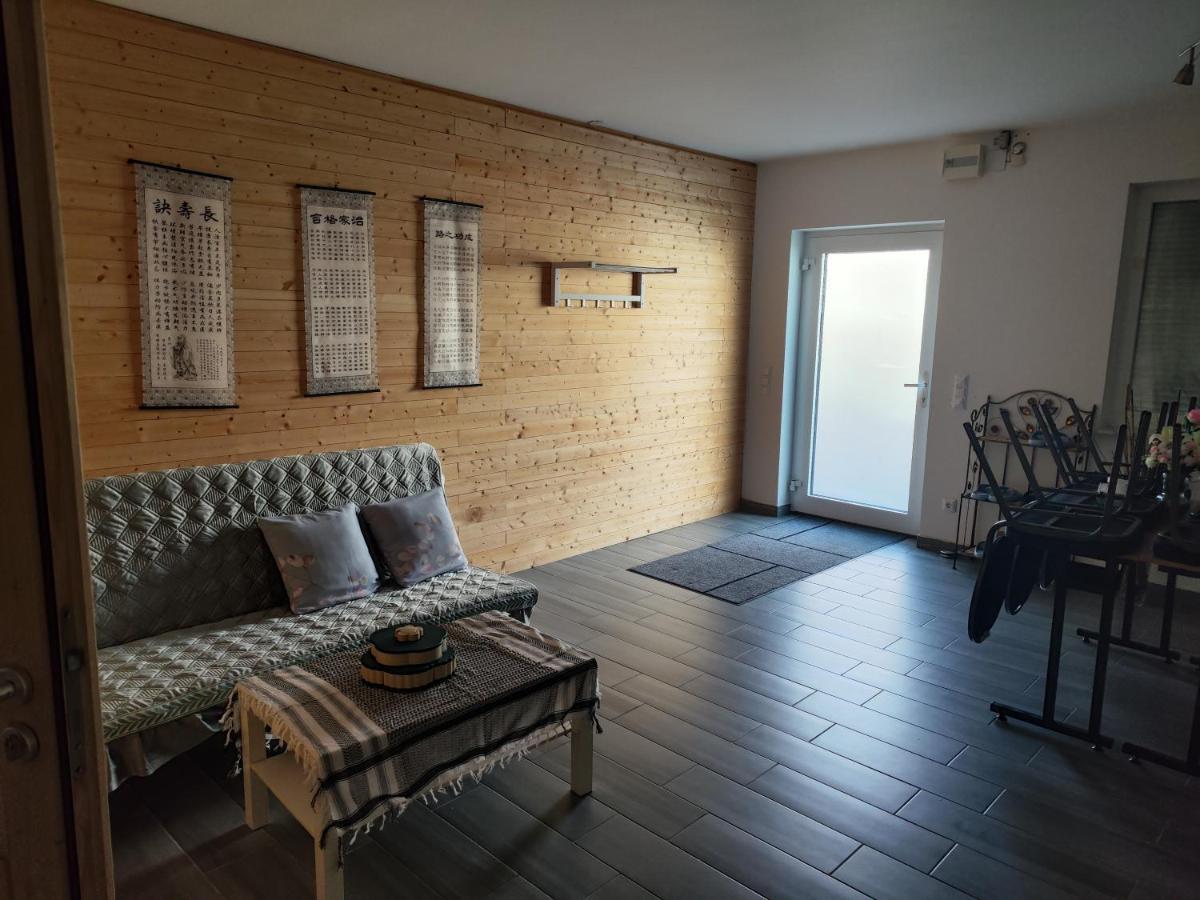 Erdgeschoss Wohnung Nahe Flughafen เวียนนา ภายนอก รูปภาพ